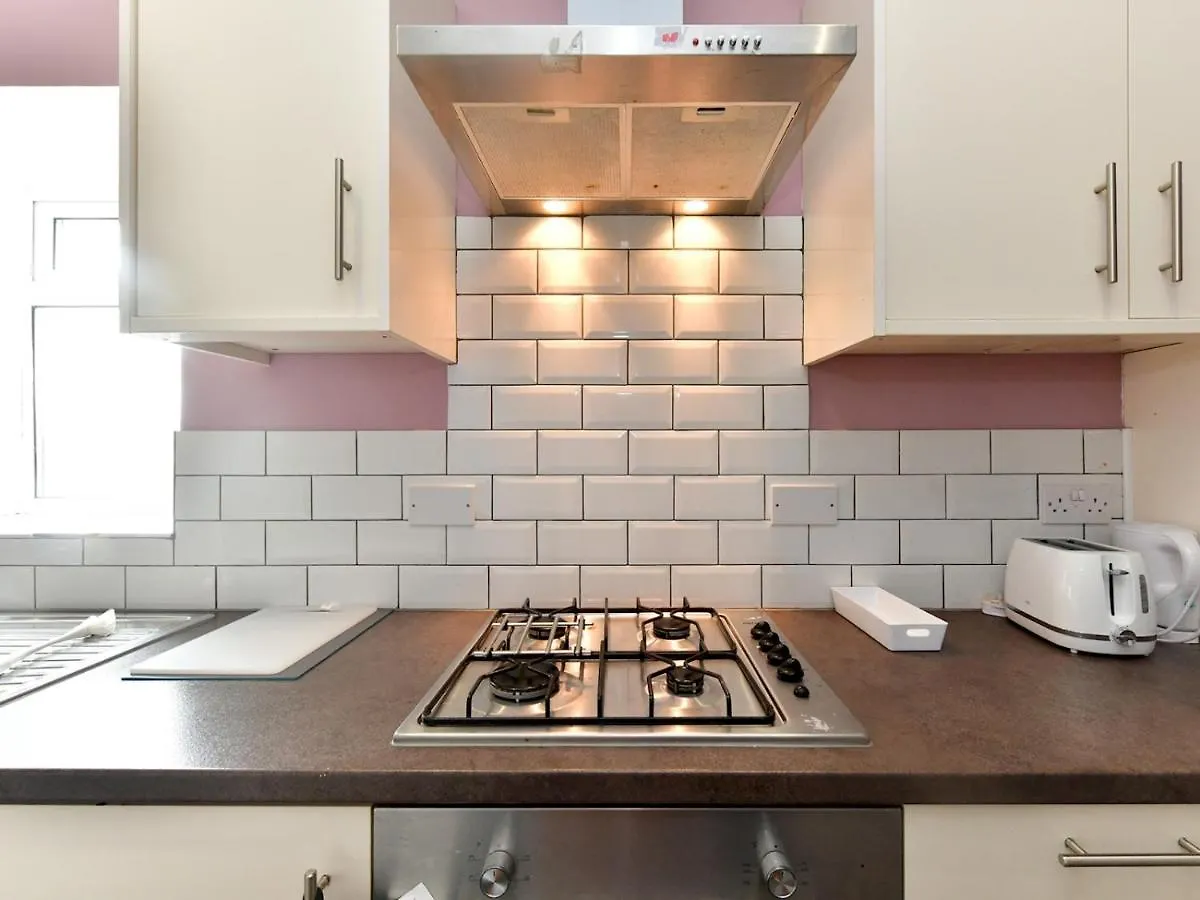 Pass The Keys 2 Bed Flat Close To Bay City Cardiff United Kingdom