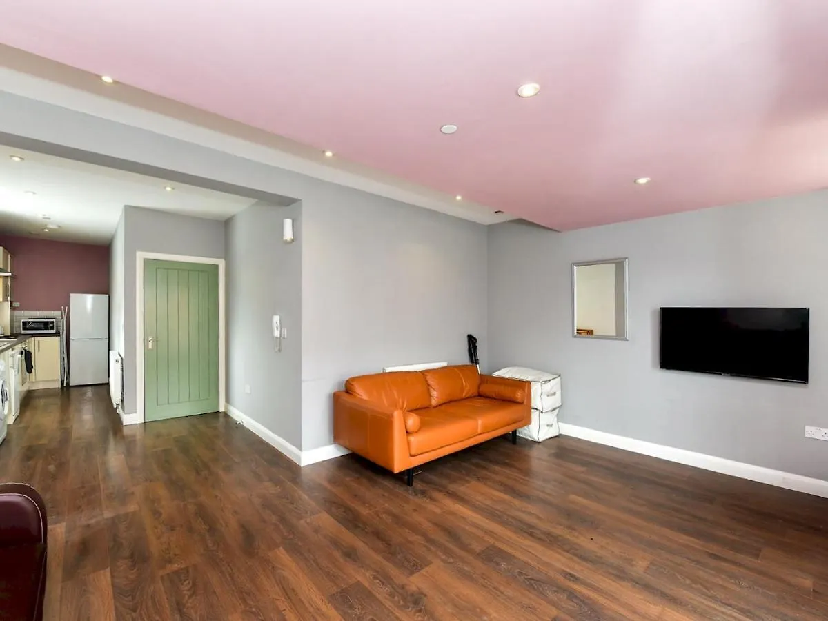 Pass The Keys 2 Bed Flat Close To Bay City Cardiff 0*,  United Kingdom