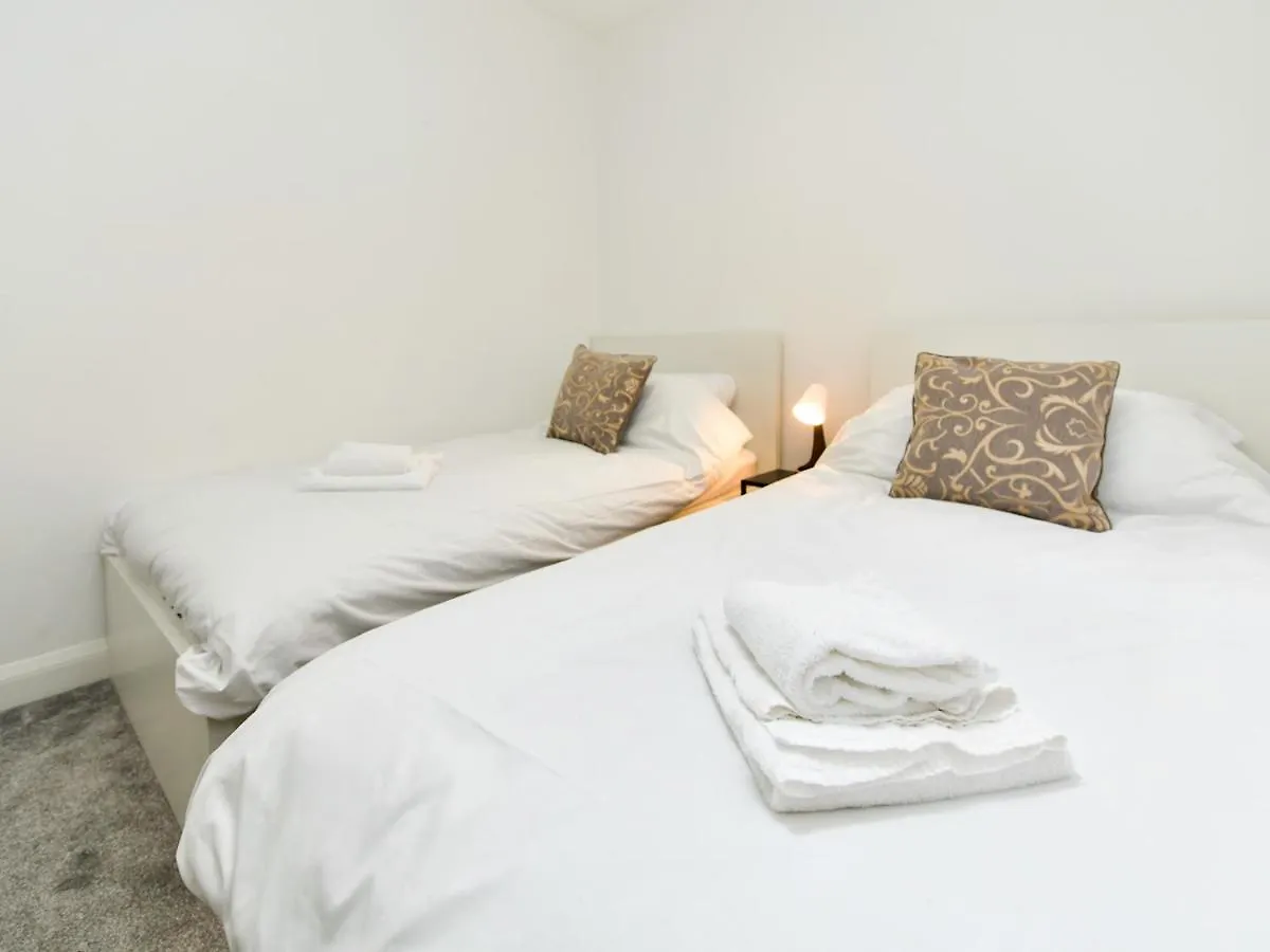 Pass The Keys 2 Bed Flat Close To Bay City Cardiff