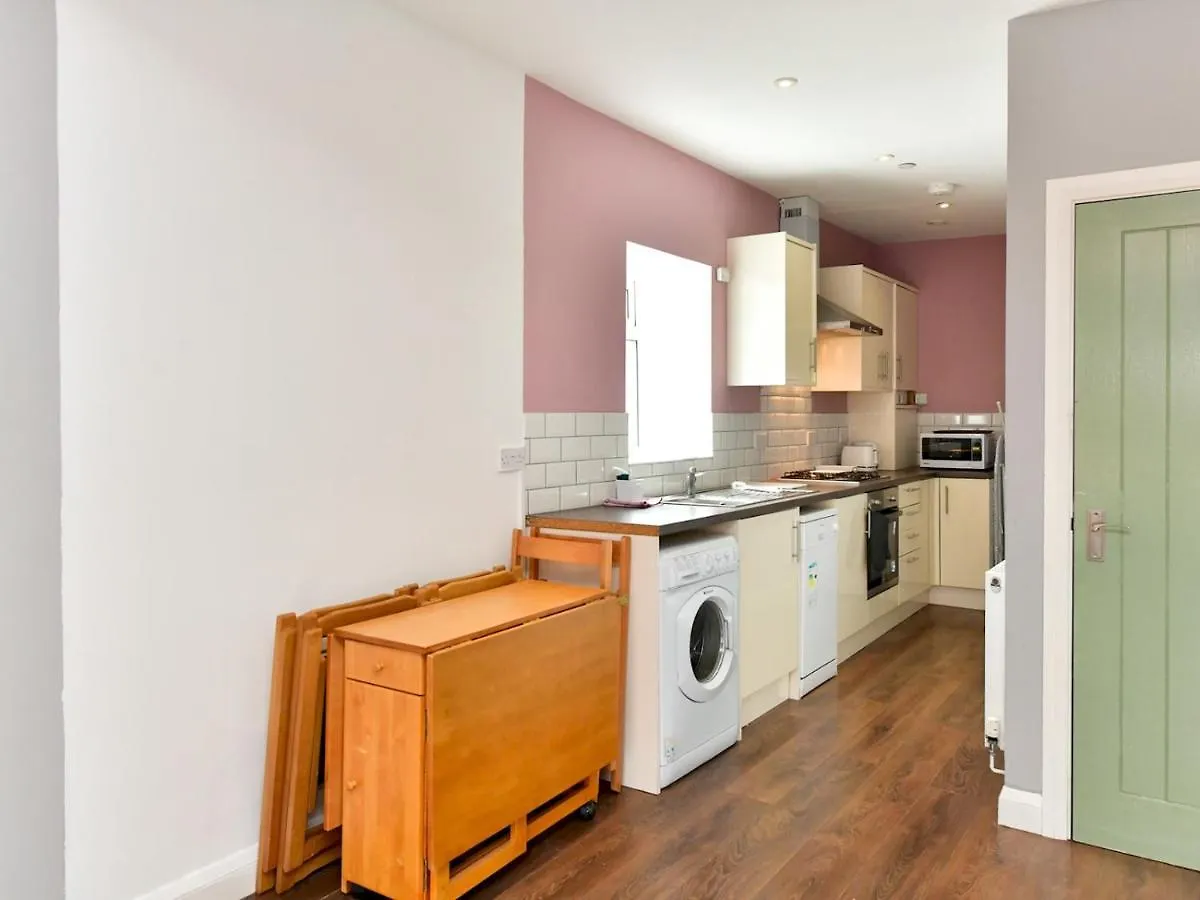 Pass The Keys 2 Bed Flat Close To Bay City Cardiff Apartment
